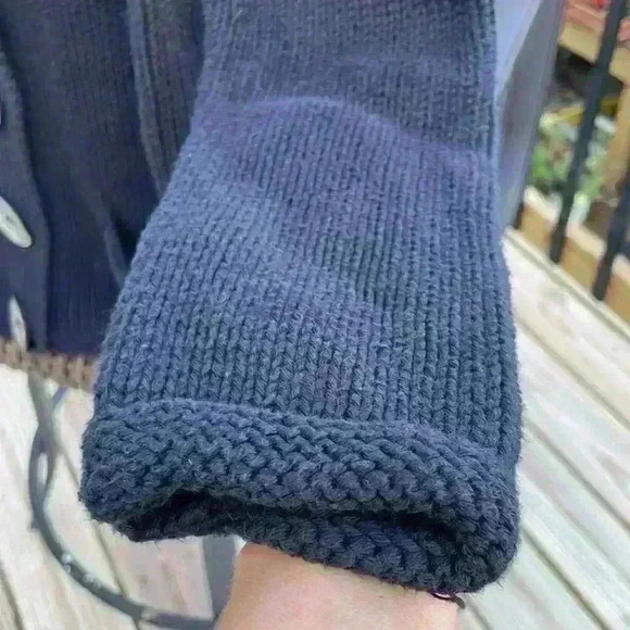 Pure hand-knitted chunky black cardigan sweater - Picture 6 of 15